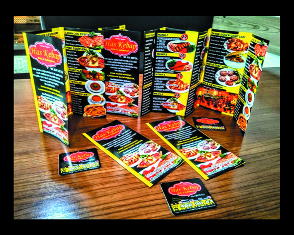 Broş&uuml;r A/4 Ebatında 130 gr. kırımlı Kuşe &Ccedil;ift Y&ouml;n Renkli